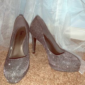 SPARKLY HEELS size 9
